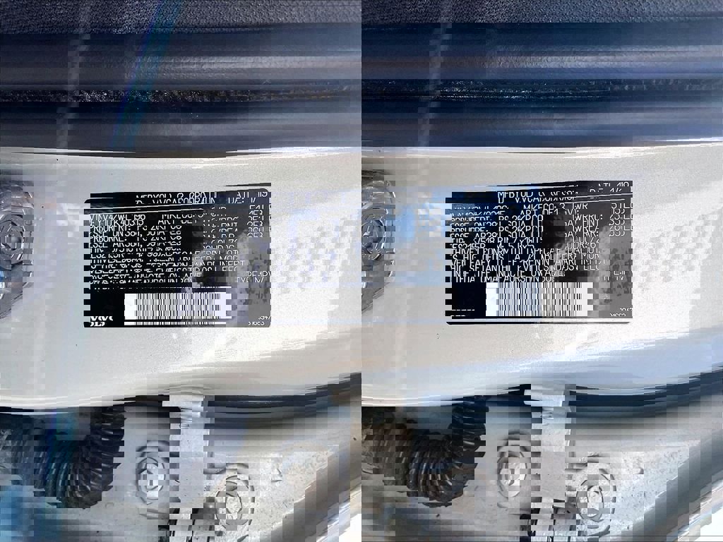 Used 2020 Volvo V60 T5 Cross Country w/ Protection Package image 32