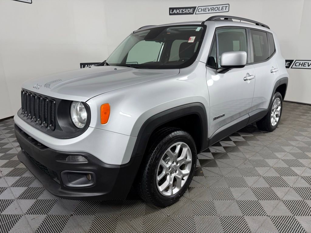 Used 2017 Jeep Renegade Latitude image 2