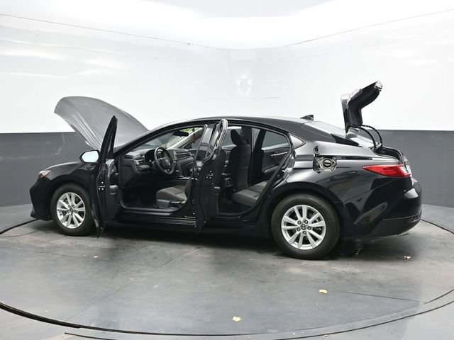 Used 2025 Toyota Camry LE image 43
