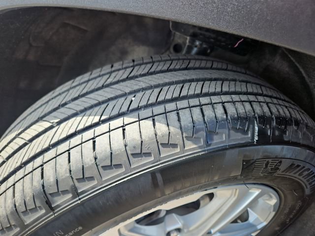 Used 2024 GMC Terrain SLE w/ Driver Convenience Package image 28