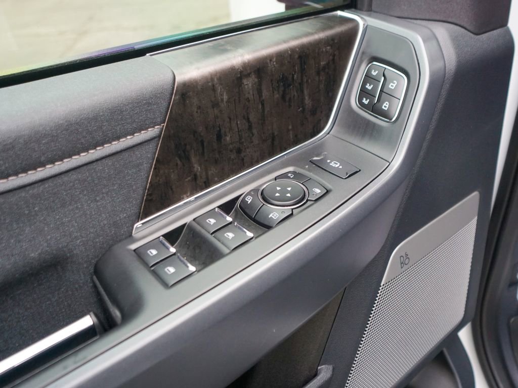 Used 2023 Ford F250 Lariat w/ Black Appearance Package image 21