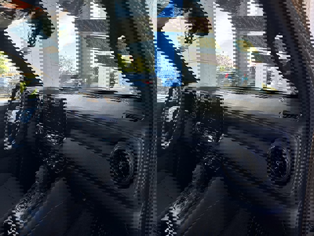 Used 2024 Chevrolet Colorado W/T RWD image 25