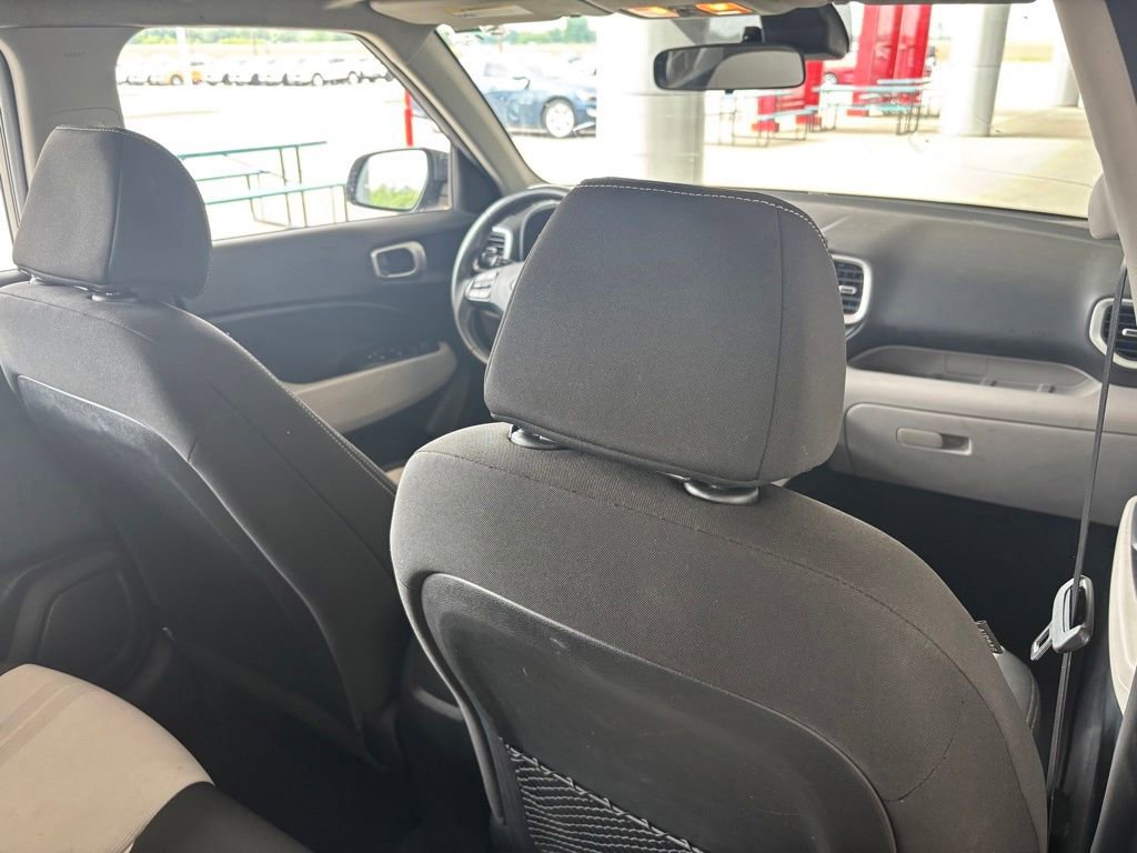 Used 2022 Hyundai Venue SEL FWD image 17