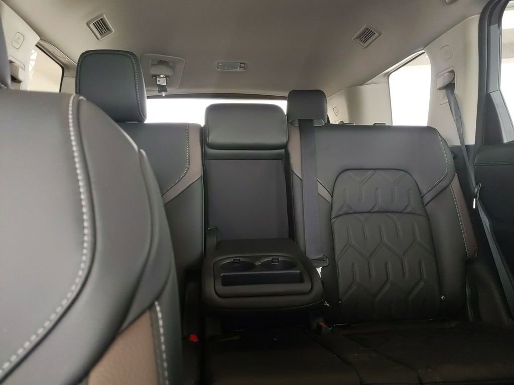 Used 2026 Nissan Pathfinder Platinum w/ Cargo Package AWD/4WD image 33
