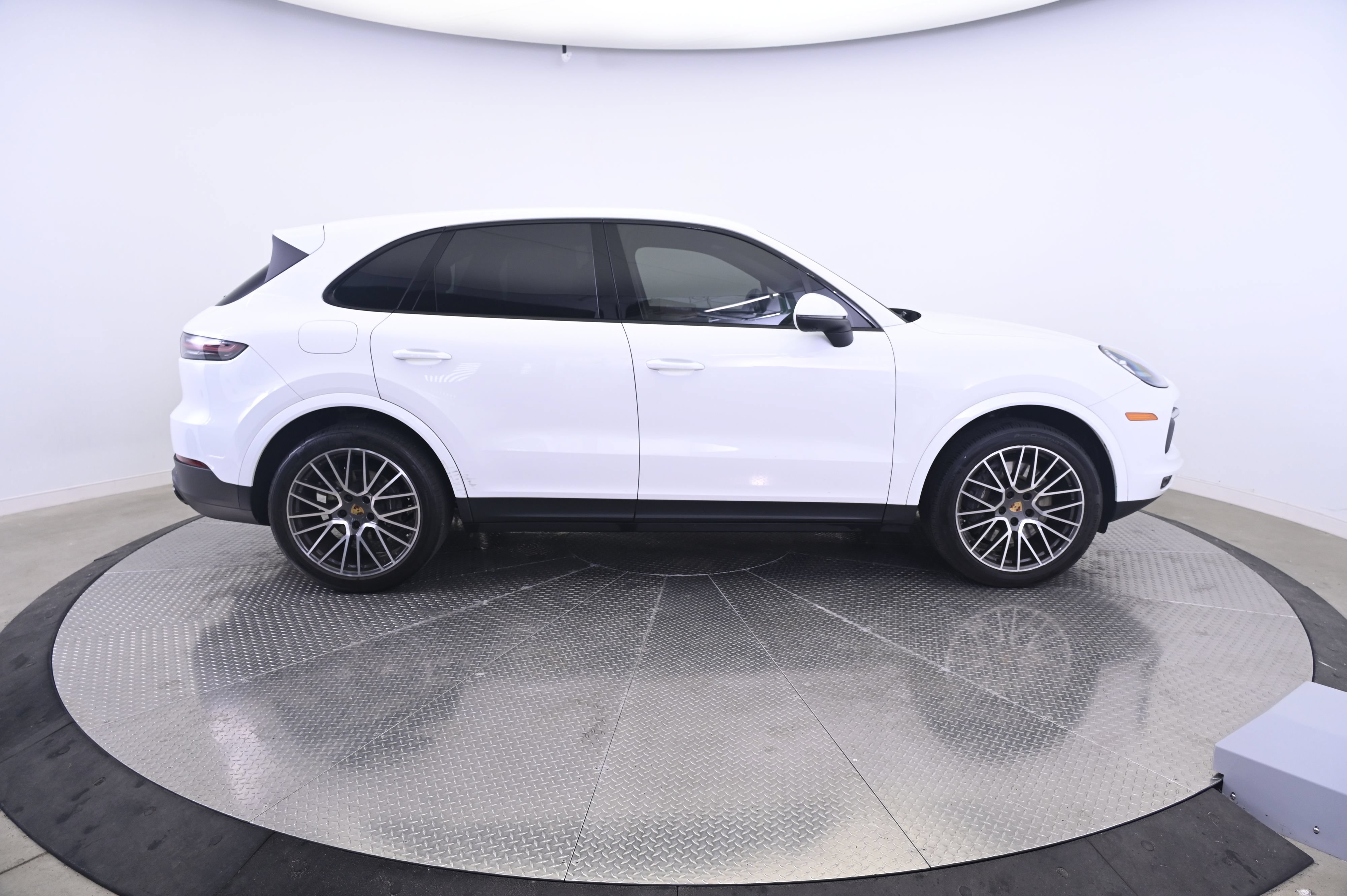 Certified 2023 Porsche Cayenne AWD/4WD image 8