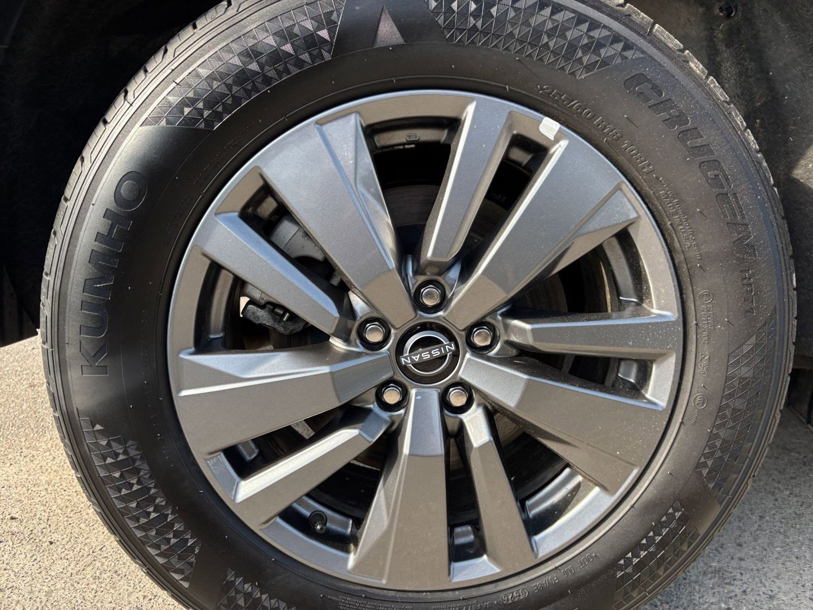 Used 2025 Nissan Pathfinder SV image 33