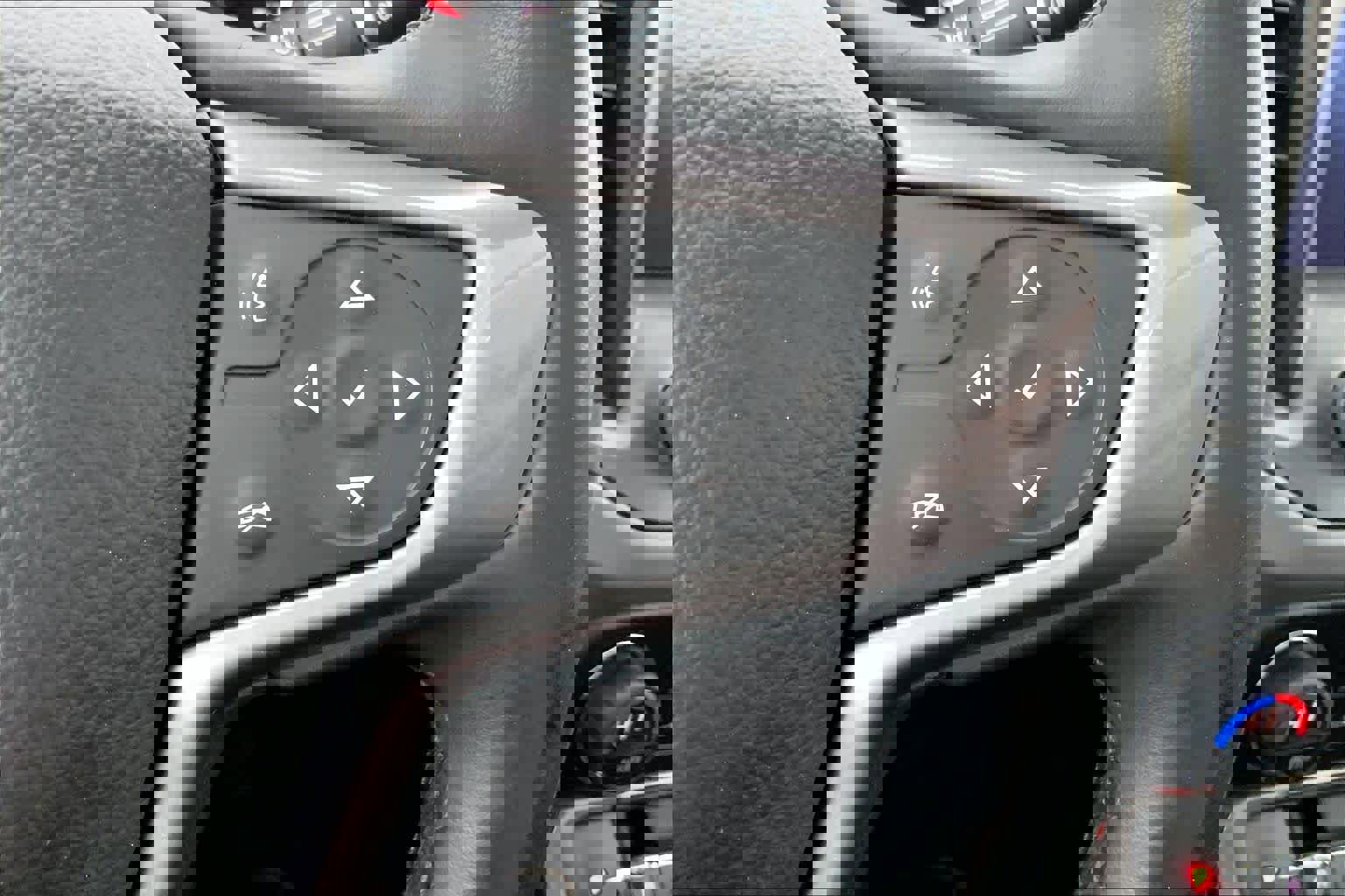 Used 2023 GMC Acadia AT4 w/ Technology Package image 22