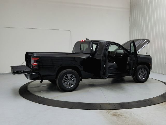 Used 2025 Nissan Frontier SV image 15