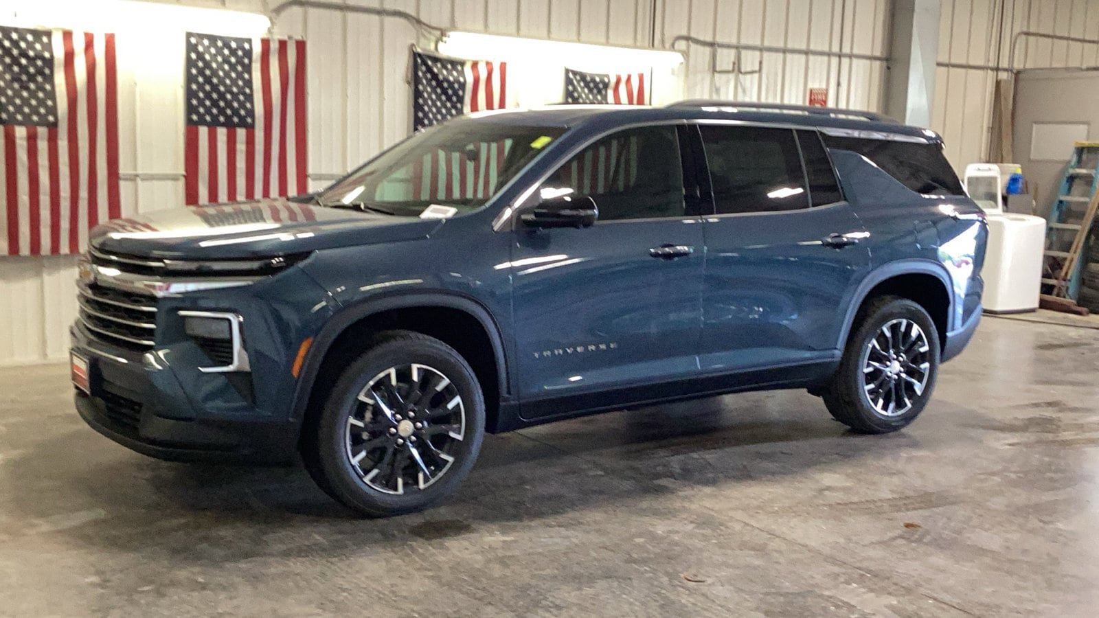 New 2026 Chevrolet Traverse LT w/ Sun and Wheel Package AWD/4WD image 2