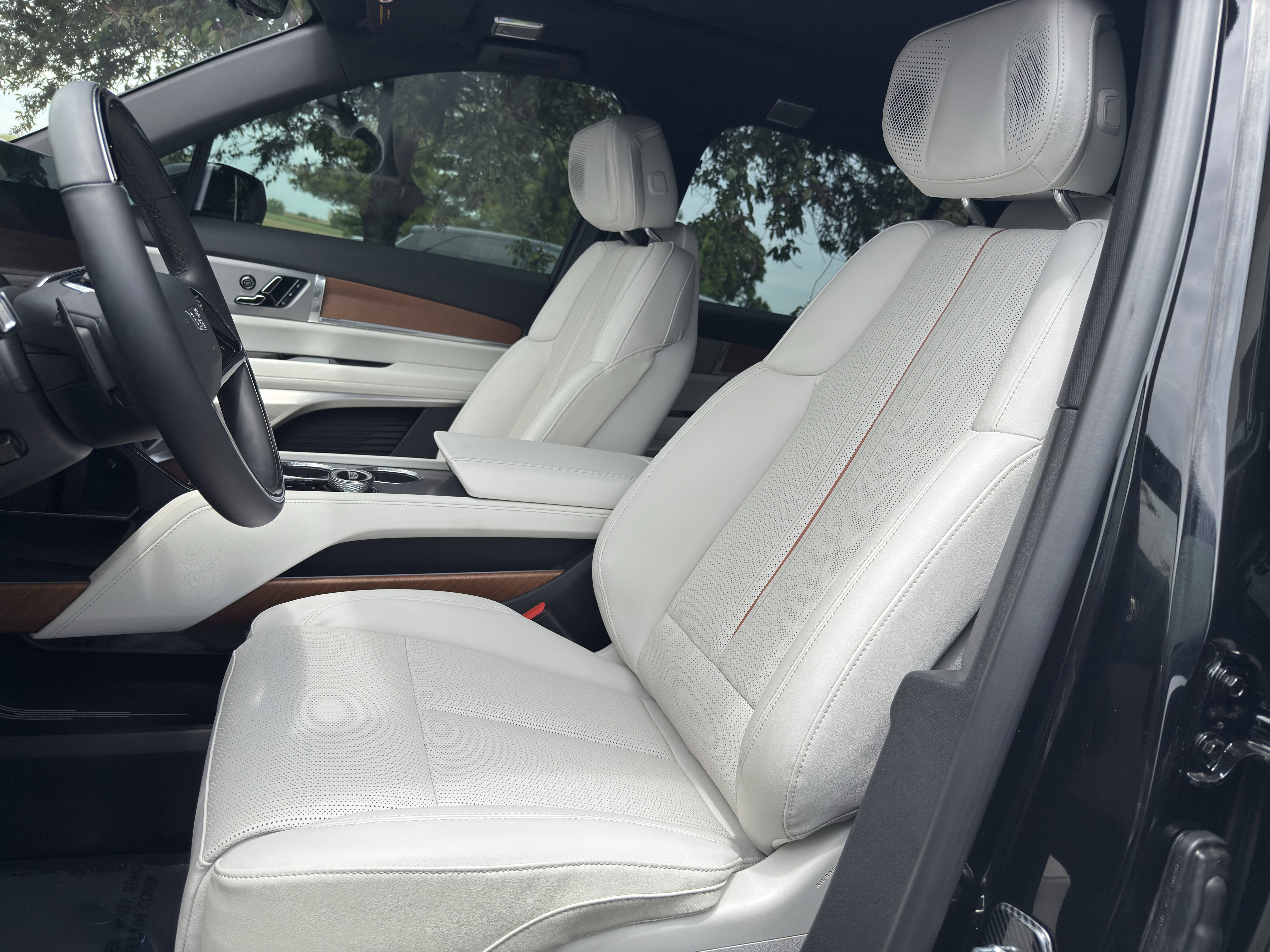 Used 2026 Cadillac Vistiq Sport w/ LPO, Floor Liner Package AWD/4WD image 19