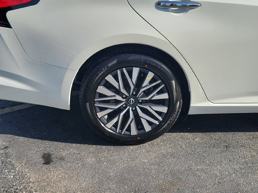 Used 2024 Nissan Altima 2.5 SV FWD image 8