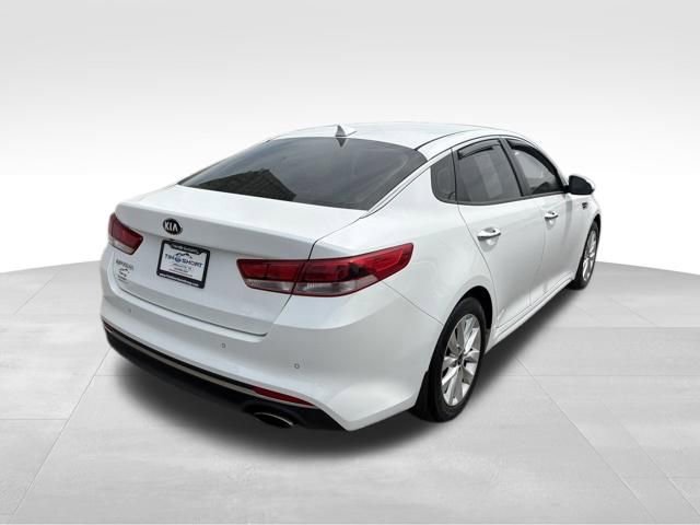 Used 2018 Kia Optima LX w/ 17" Alloy Wheels Package image 2