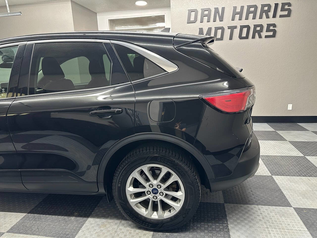 Used 2021 Ford Escape SE image 11