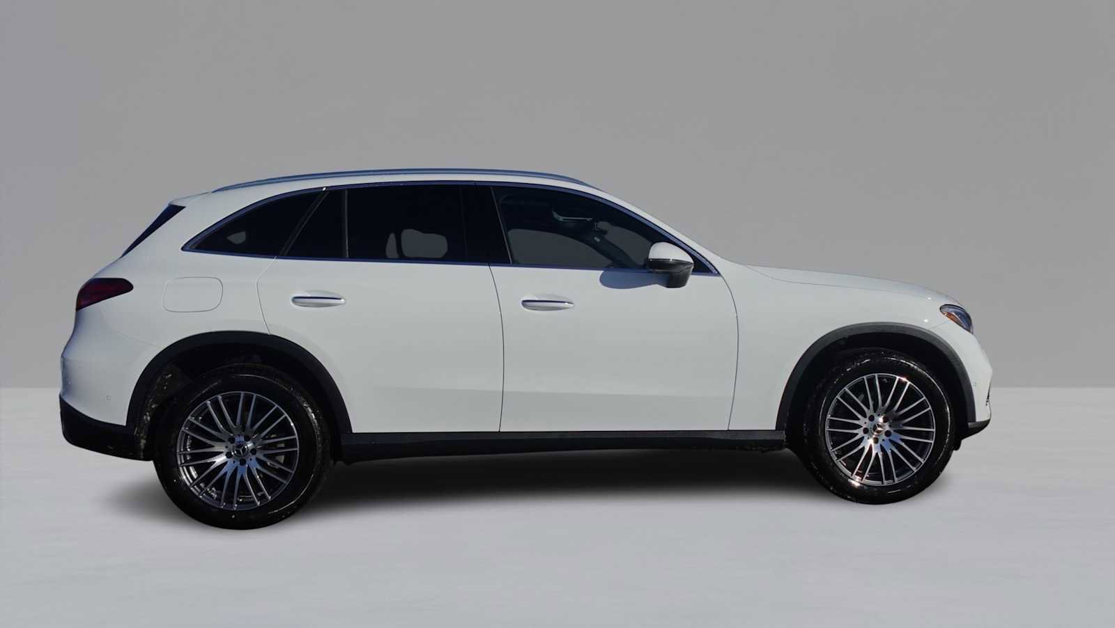 Used 2026 Mercedes-Benz GLC 300 4MATIC image 4