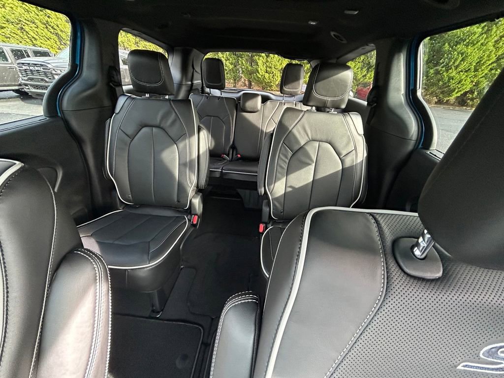 New 2026 Chrysler Pacifica Limited w/ S Appearance Package image 17