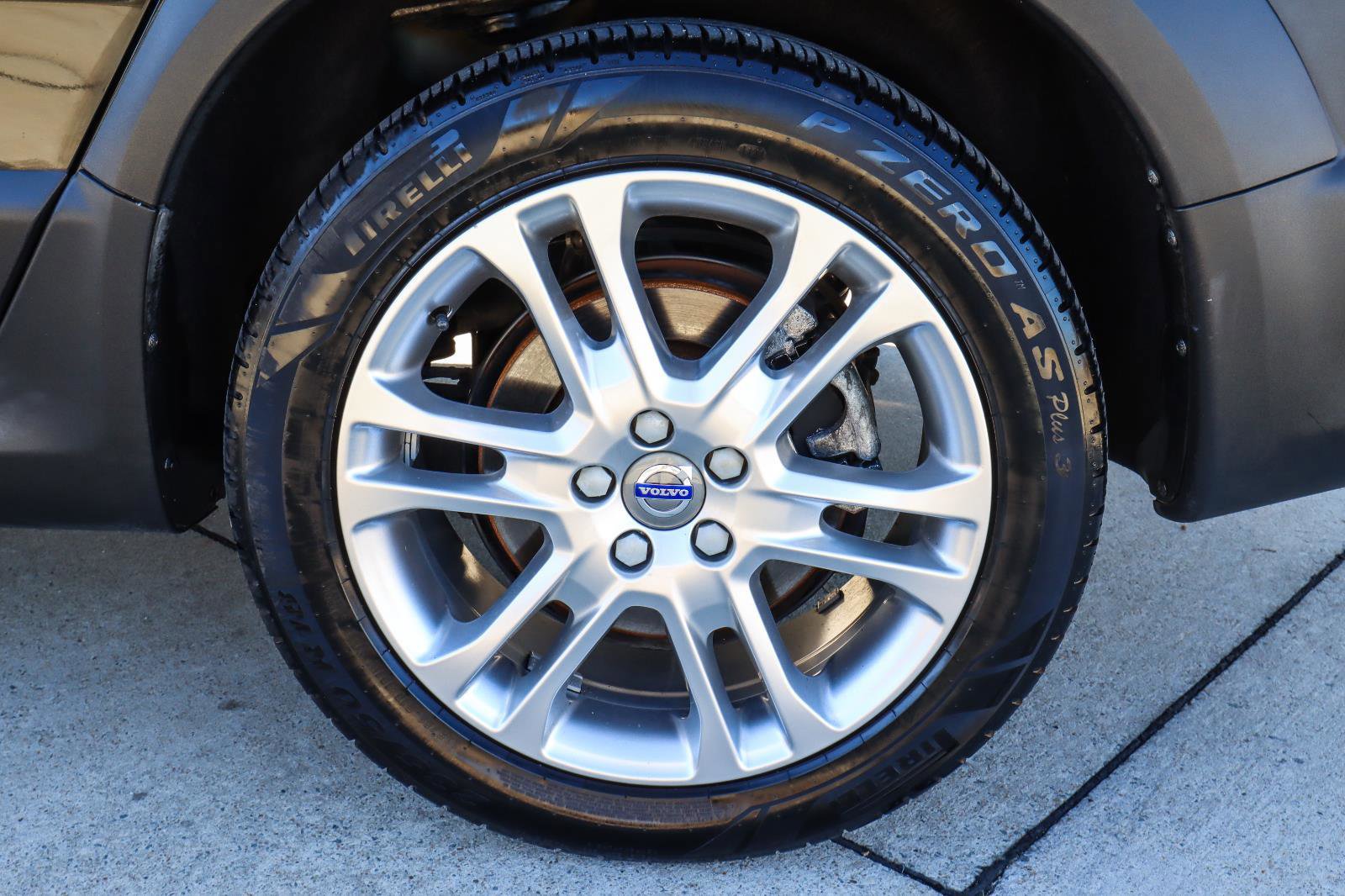 Used 2016 Volvo XC70 T5 Platinum w/ Protection Package image 23