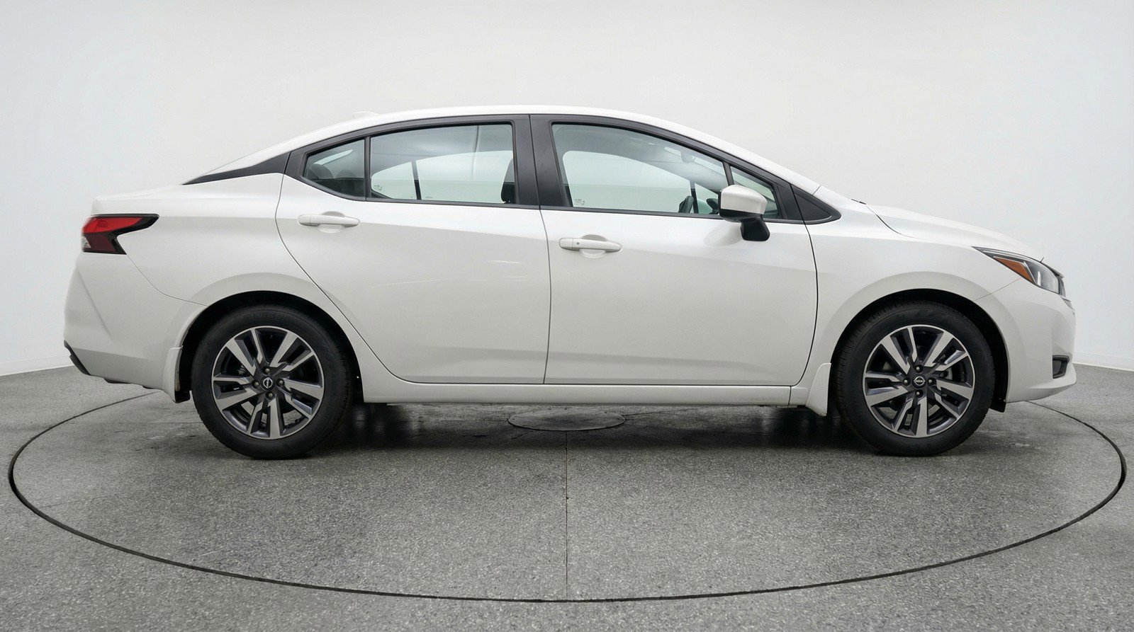 Used 2025 Nissan Versa SV image 11