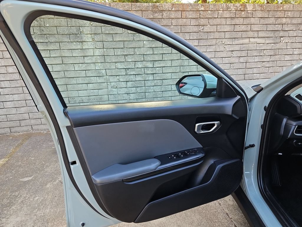 Used 2025 Kia K4 FWD image 11