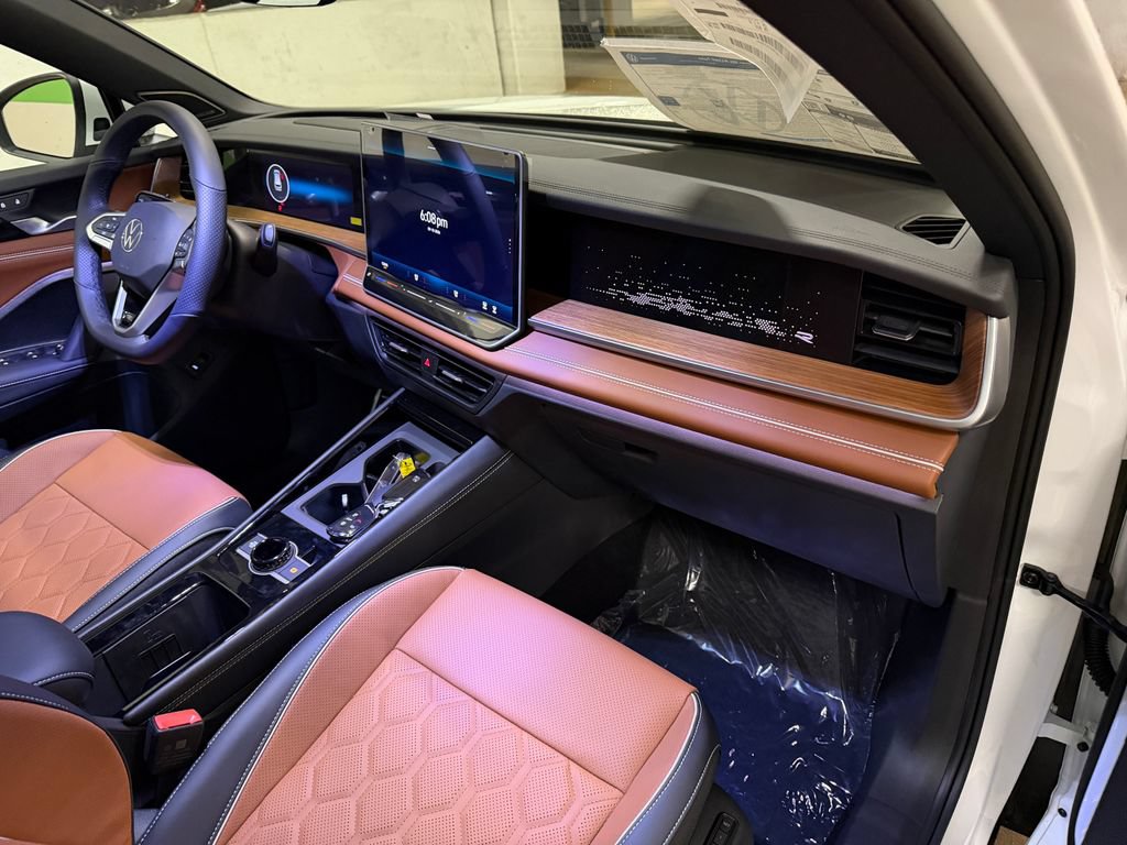 New 2026 Volkswagen Tiguan SEL R-Line AWD/4WD image 21
