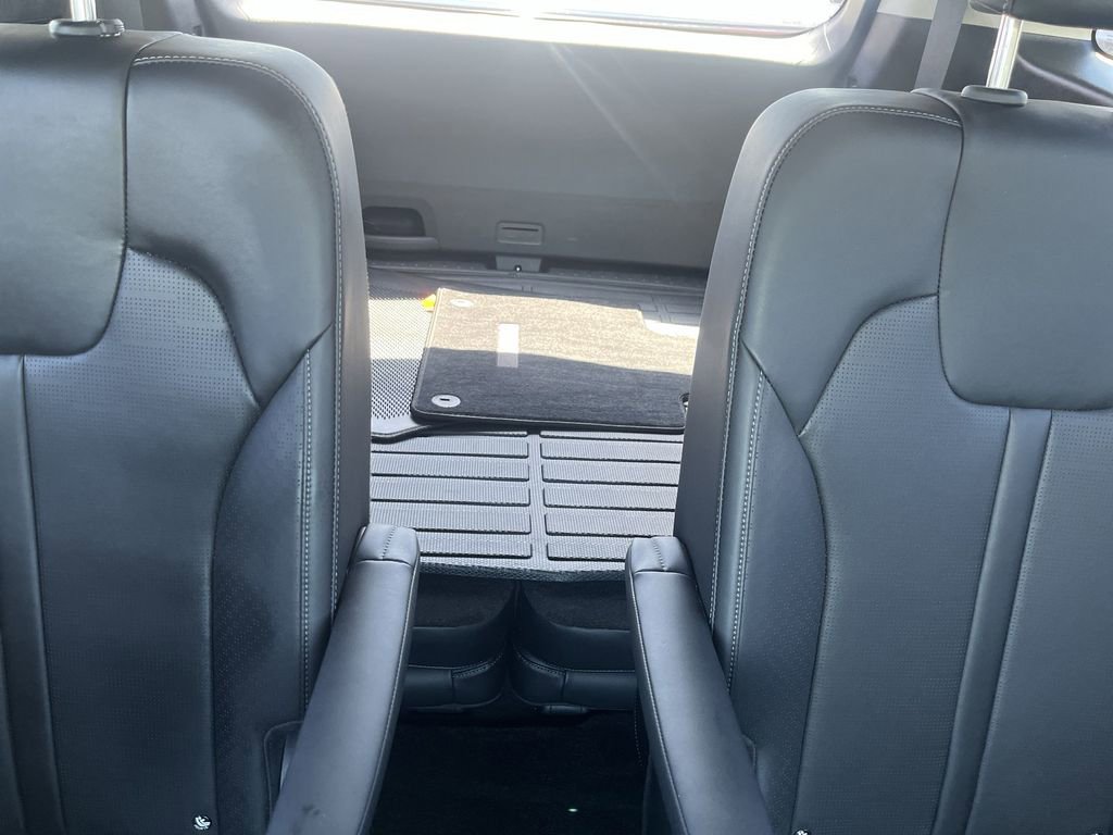 Used 2025 Kia Sorento EX w/ Panoramic Sunroof Package FWD image 24