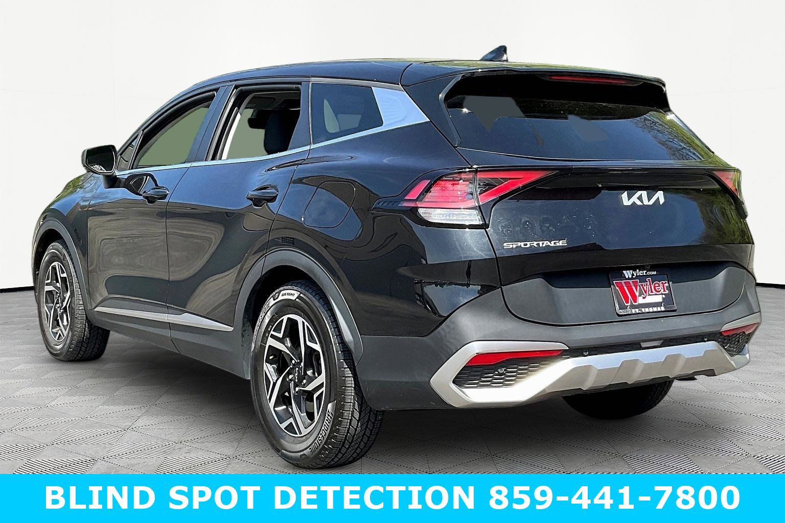 Used 2023 Kia Sportage LX image 4