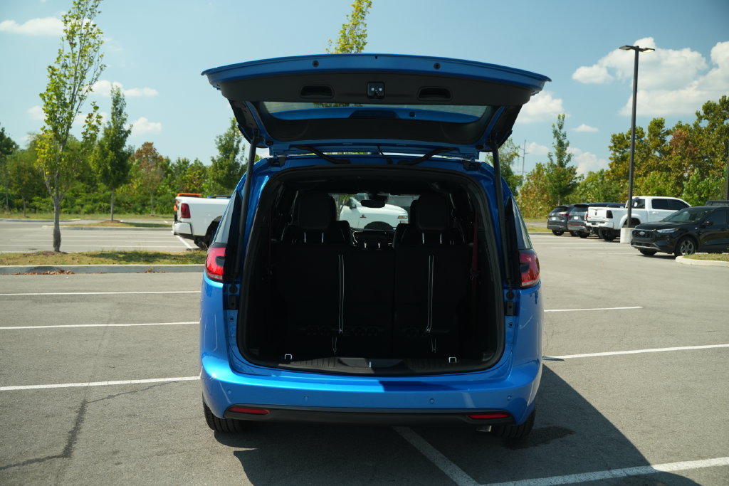 New 2027 Chrysler Pacifica Select FWD image 14
