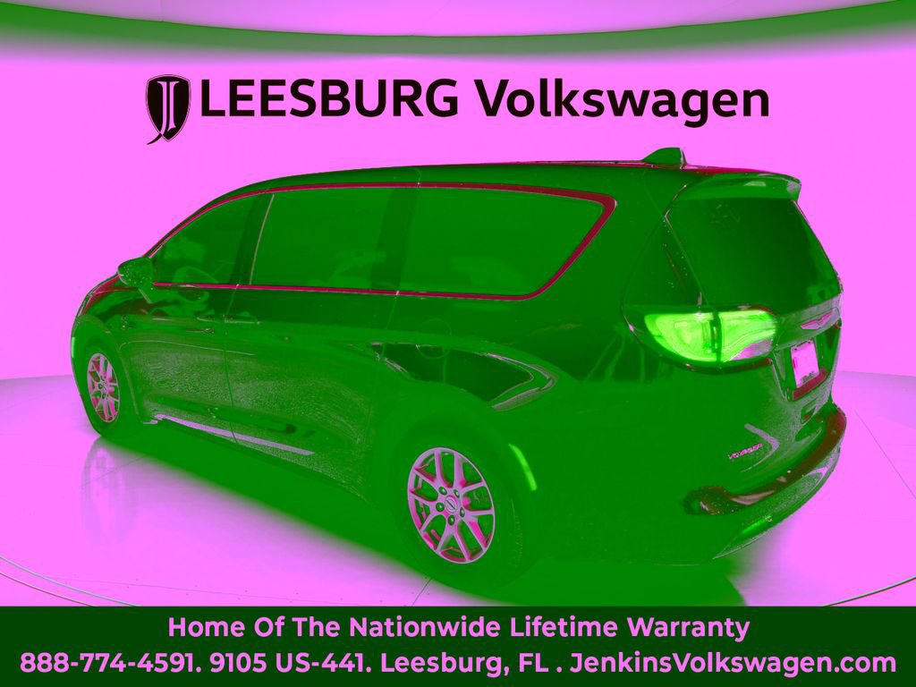 Used 2024 Chrysler Voyager LX FWD image 9
