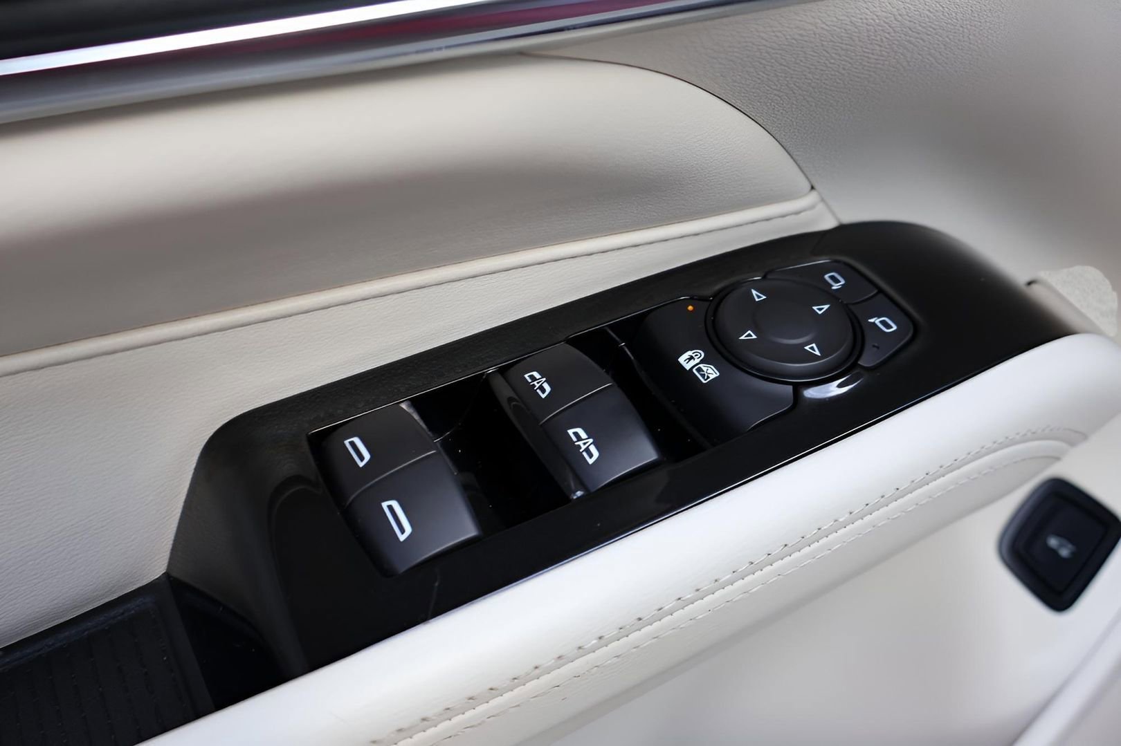 Used 2023 Cadillac CT4 Luxury w/ Cold Weather Package image 10