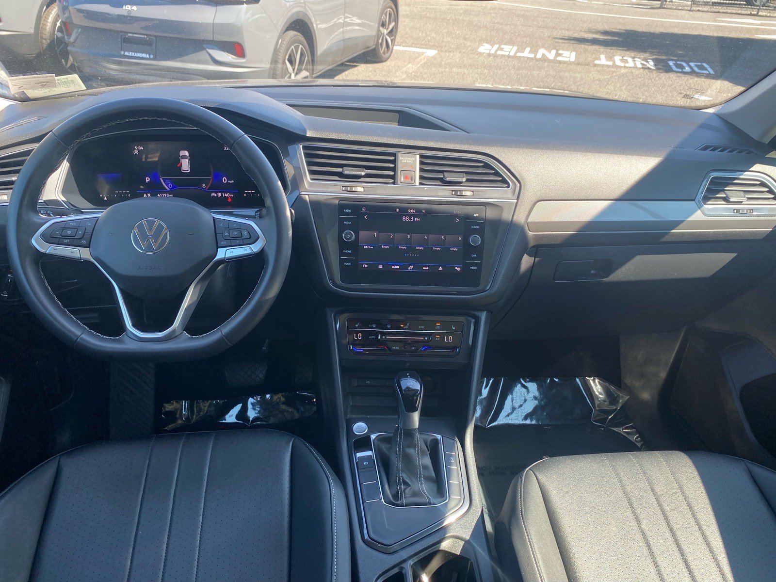 Certified 2023 Volkswagen Tiguan SE w/ Panoramic Sunroof Package FWD image 9