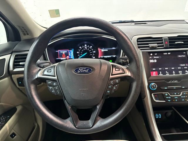 Used 2019 Ford Fusion SE FWD image 16