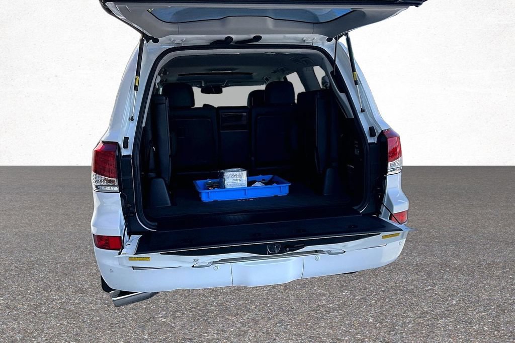 Used 2013 Lexus LX 570 4WD w/ Luxury Pkg image 25