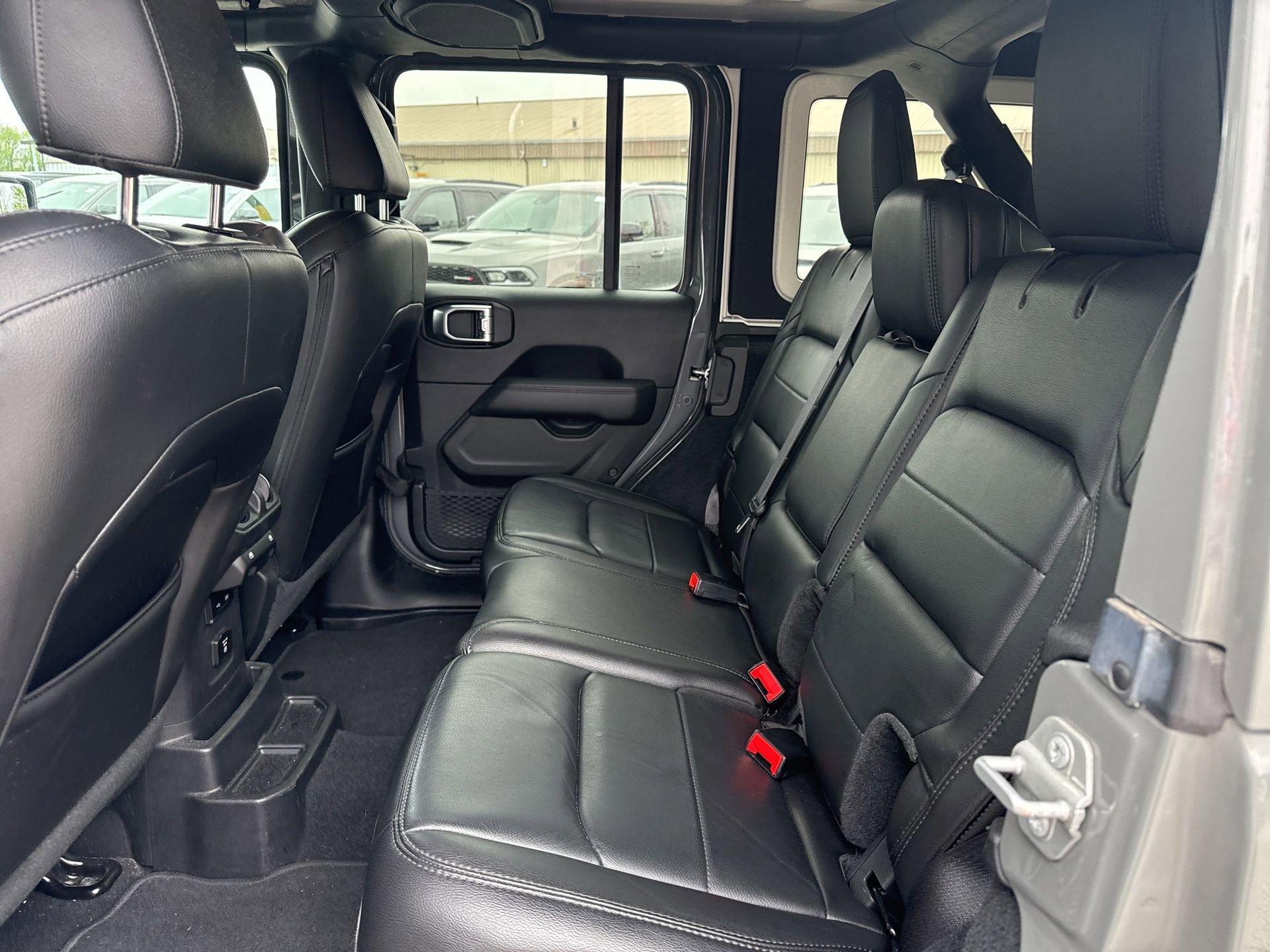 Used 2019 Jeep Wrangler Unlimited Sahara AWD/4WD image 13