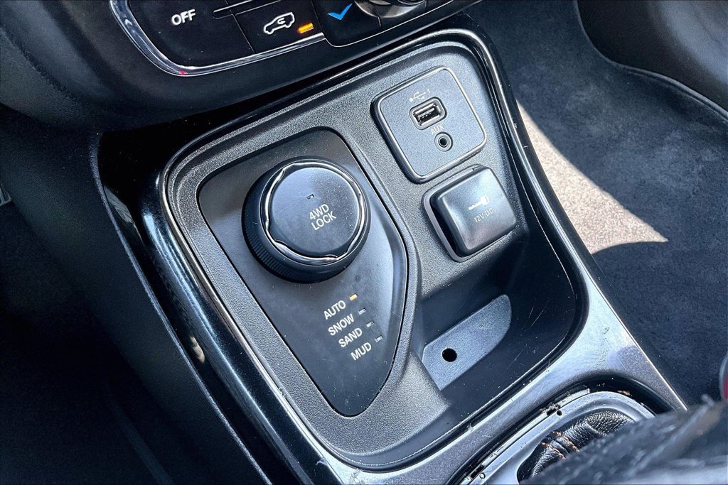 Used 2019 Jeep Compass Limited AWD/4WD image 16