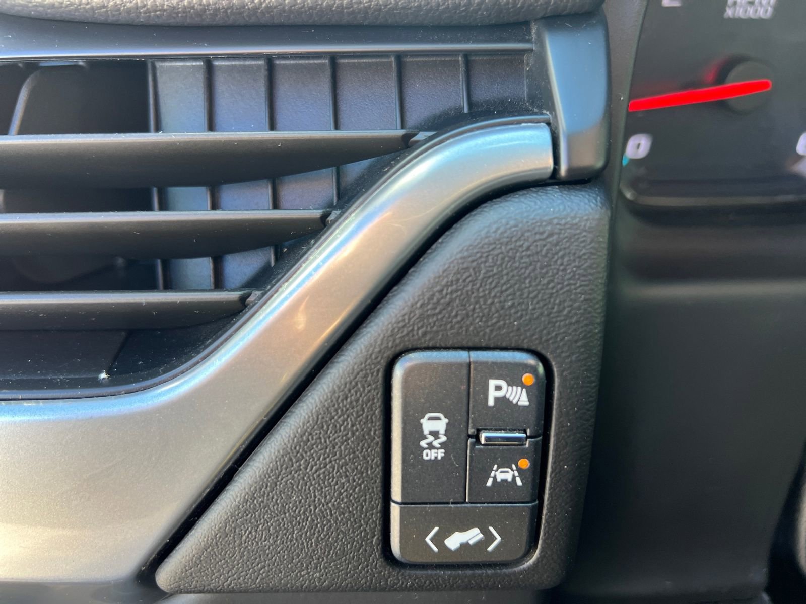 Used 2020 Chevrolet Suburban Premier image 27