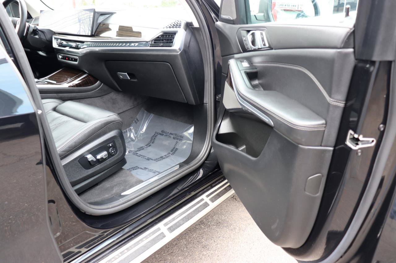 Used 2025 BMW X7 xDrive40i AWD/4WD image 17