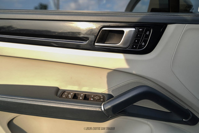 Used 2020 Porsche Cayenne AWD/4WD image 33