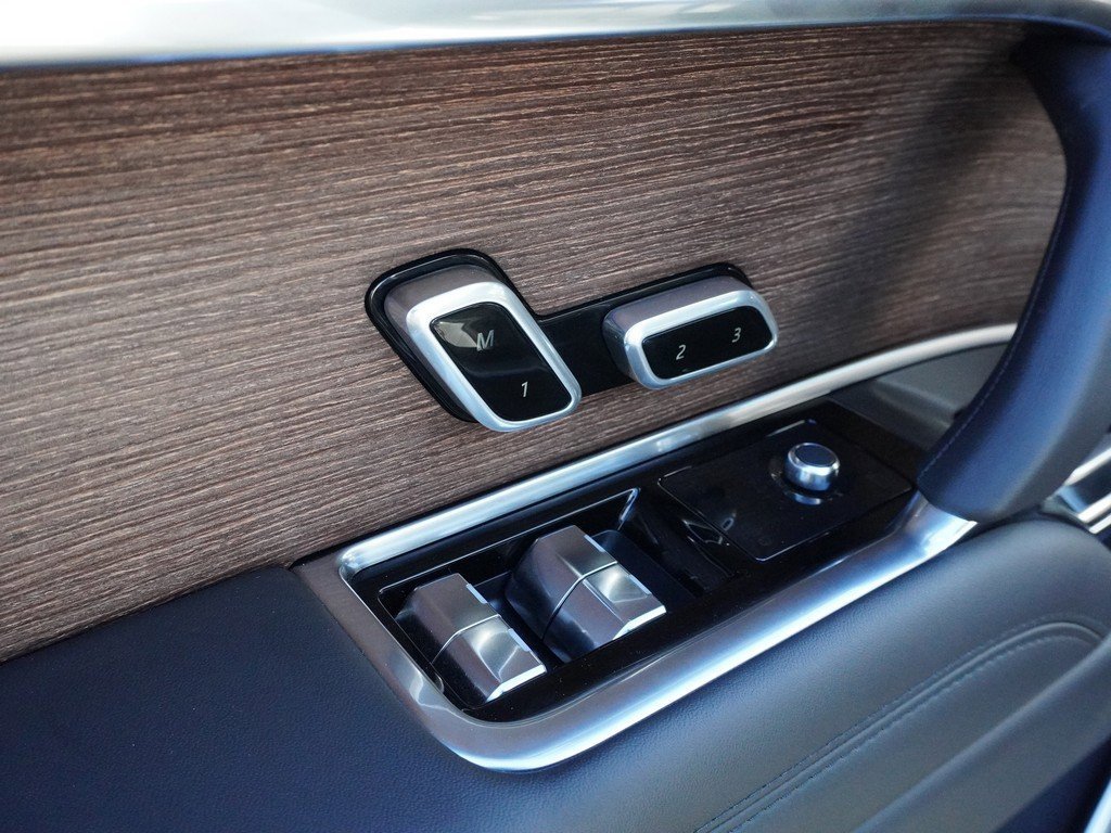 Used 2025 Land Rover Range Rover SE image 35