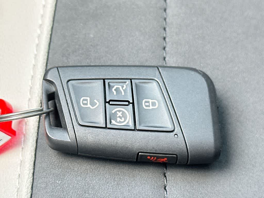 New 2026 Volkswagen Taos SE FWD image 28