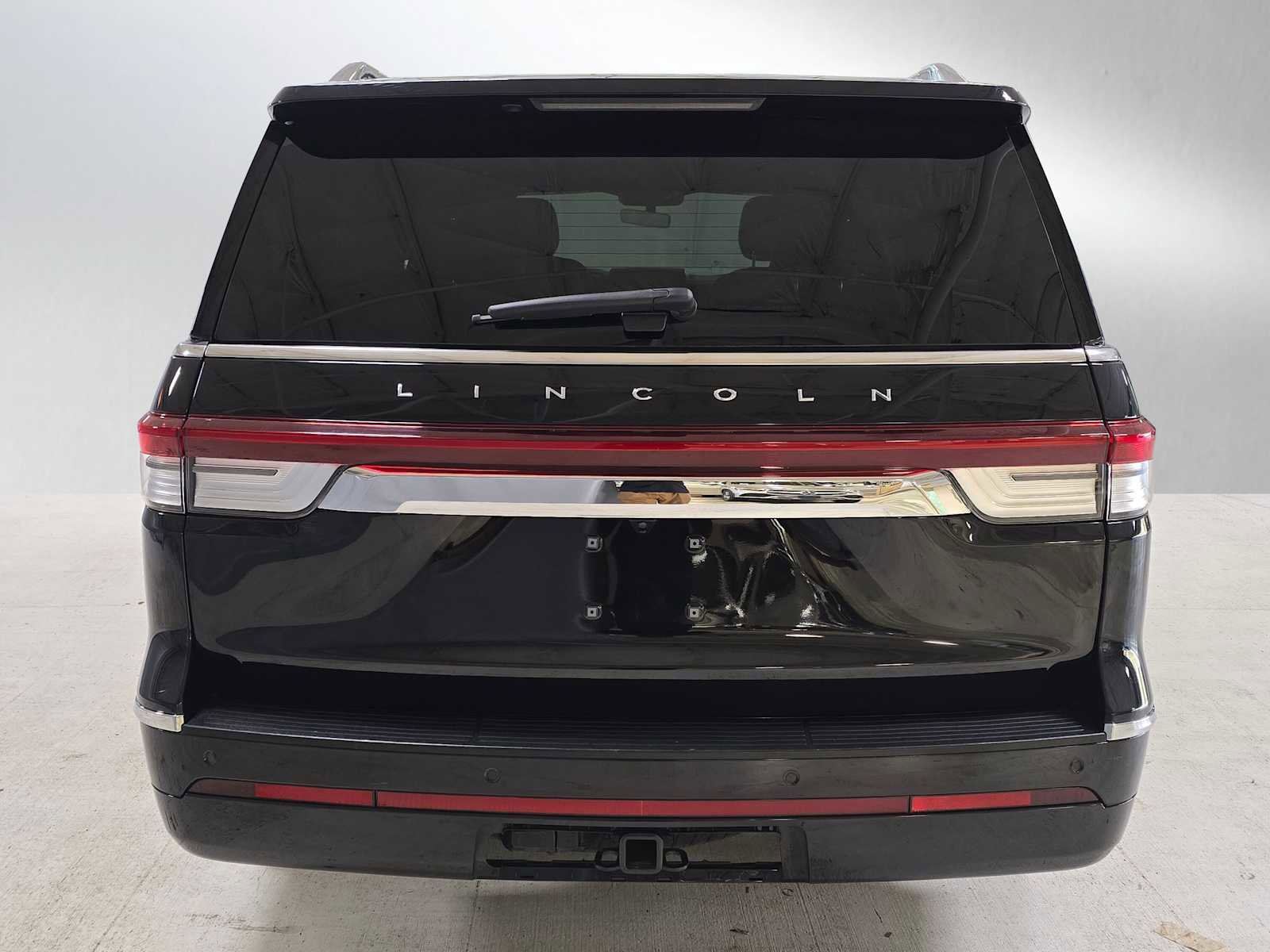 Used 2024 Lincoln Navigator L Premiere image 4