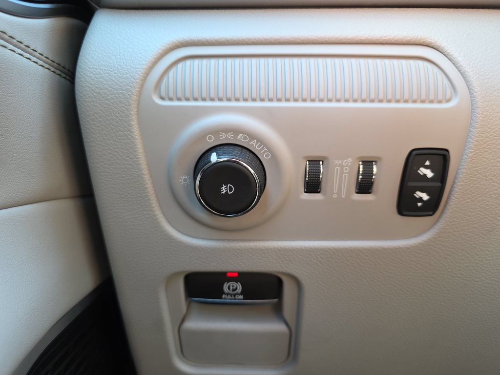 Used 2023 Jeep Wagoneer L Series III RWD image 35
