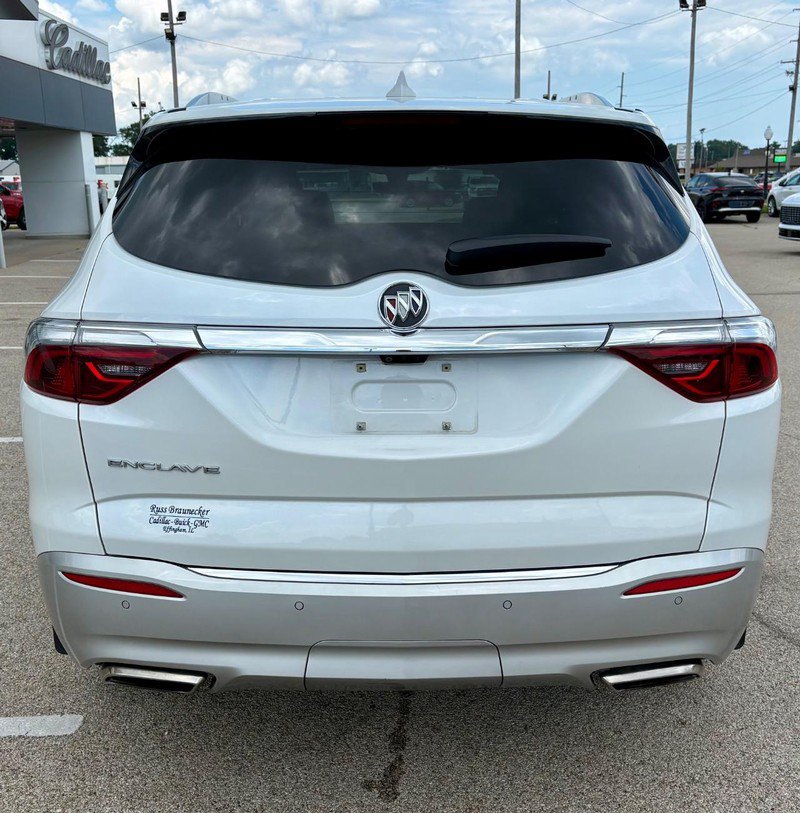 Used 2022 Buick Enclave Essence w/ Experience Buick Package FWD image 4