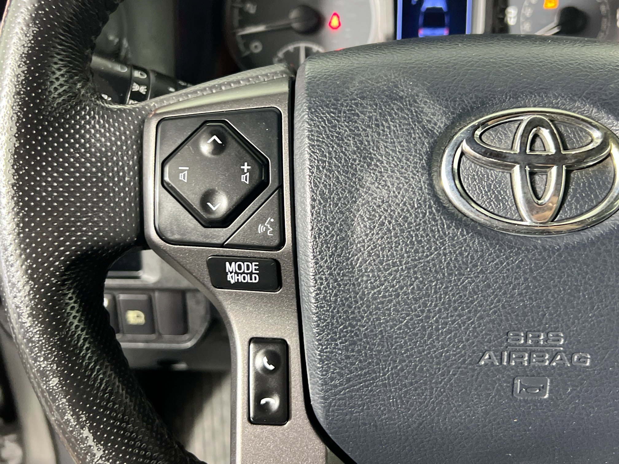 Used 2018 Toyota Tacoma TRD Sport w/ Technology Package AWD/4WD image 18
