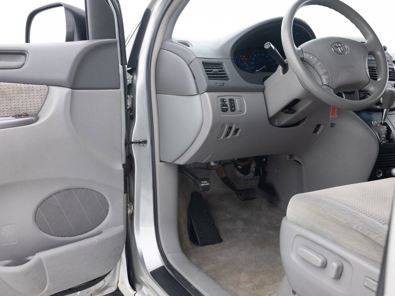 Used 2007 Toyota Sienna LE image 24