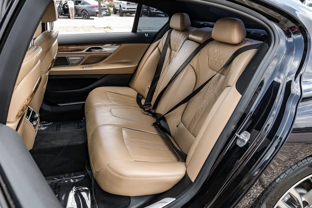 Used 2019 BMW 750i xDrive w/ M Sport Package AWD/4WD image 46