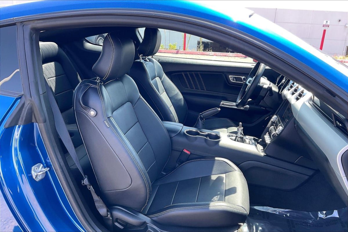 Used 2017 Ford Mustang GT Premium w/ Equipment Group 401A RWD image 7