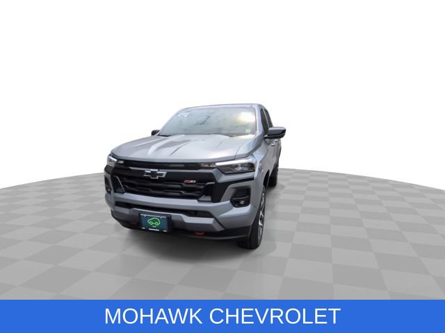 Used 2024 Chevrolet Colorado Z71 w/ Z71 Convenience Package 2 AWD/4WD image 3