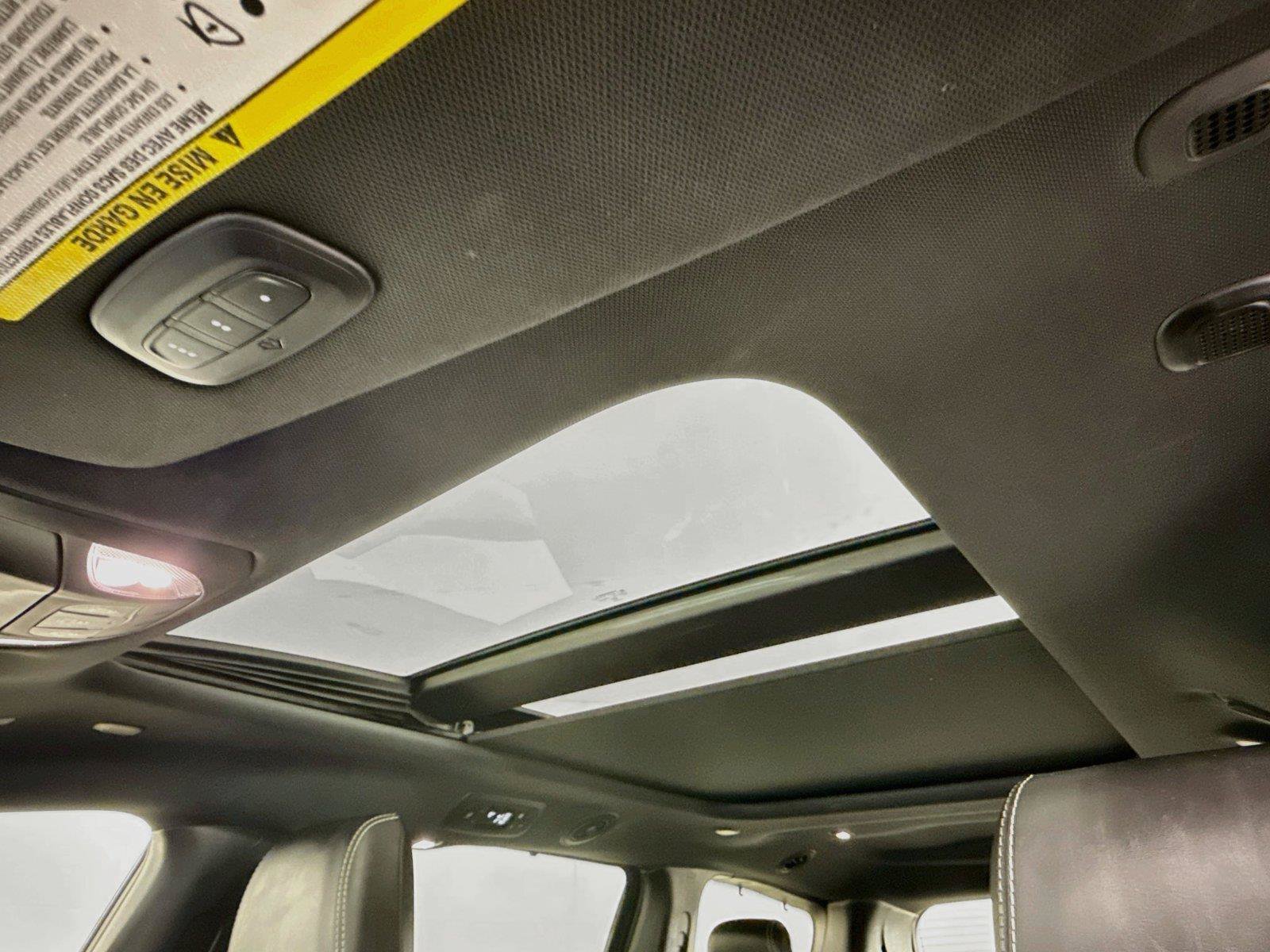 Used 2025 Chrysler Pacifica Limited FWD image 17