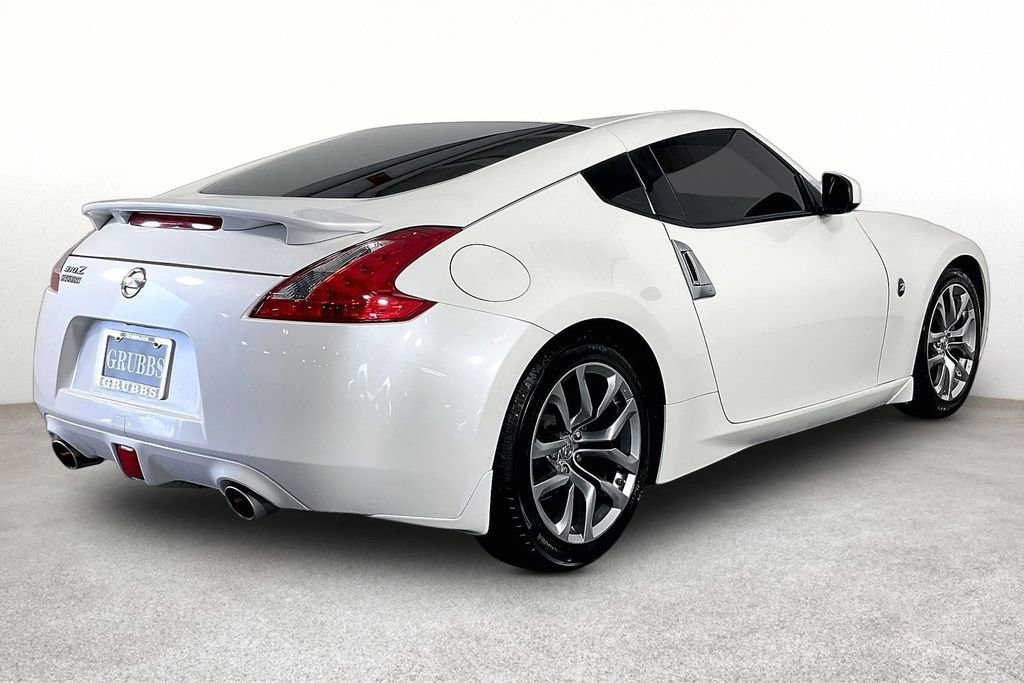 Used 2014 Nissan 370Z Coupe RWD image 2