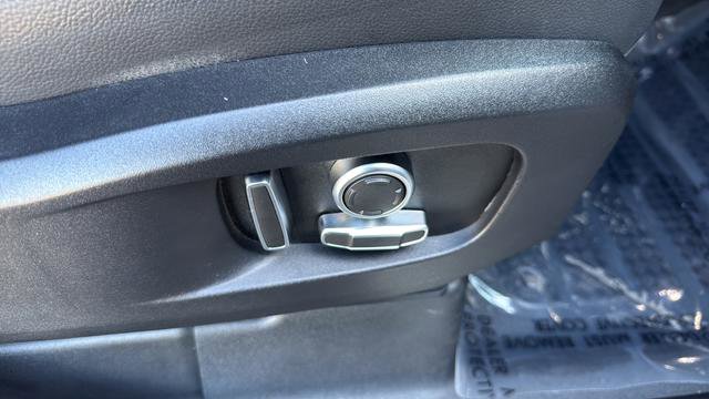 Used 2024 Land Rover Defender 130 X-Dynamic SE image 24