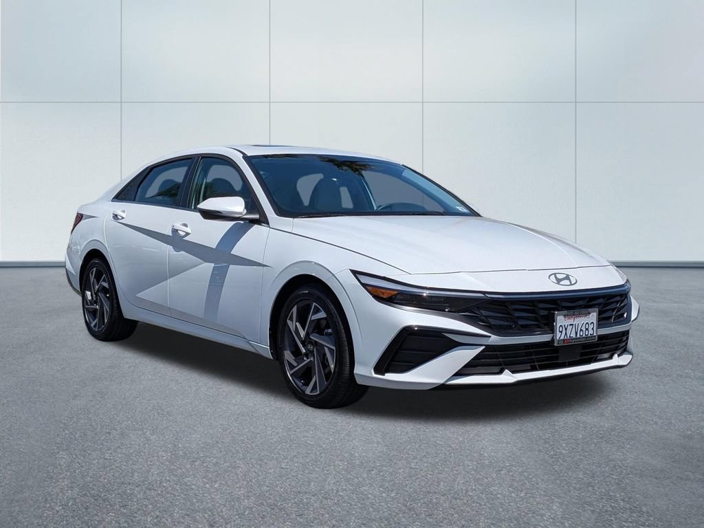 Certified 2026 Hyundai Elantra Limited FWD image 8